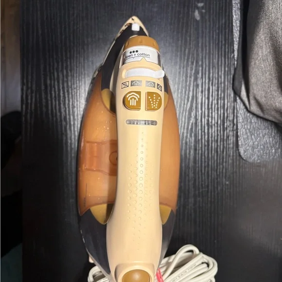 Oliso x Mimi G Leopard Print Smart Iron - Picture 2 of 4